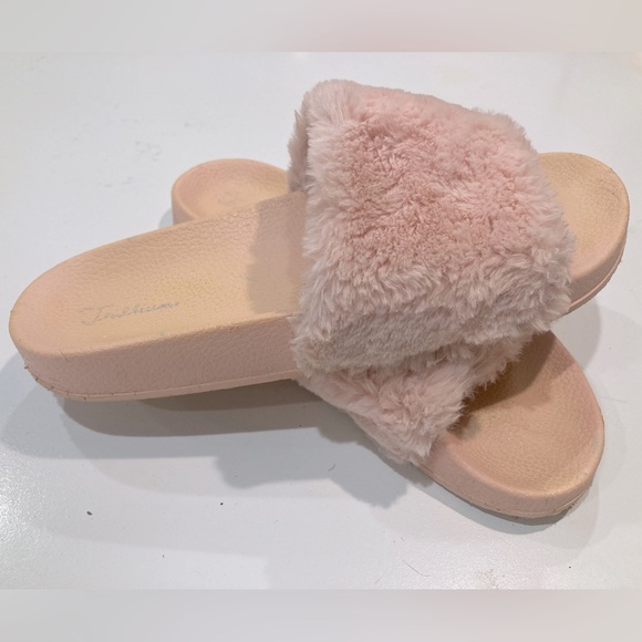 Pink Fuzzy Slides - Picture 2 of 4